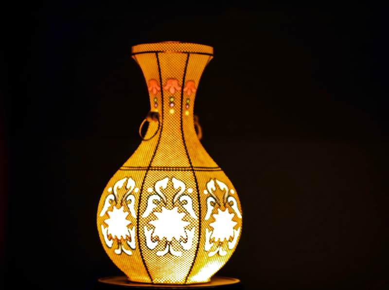 发光花瓶夜景图片