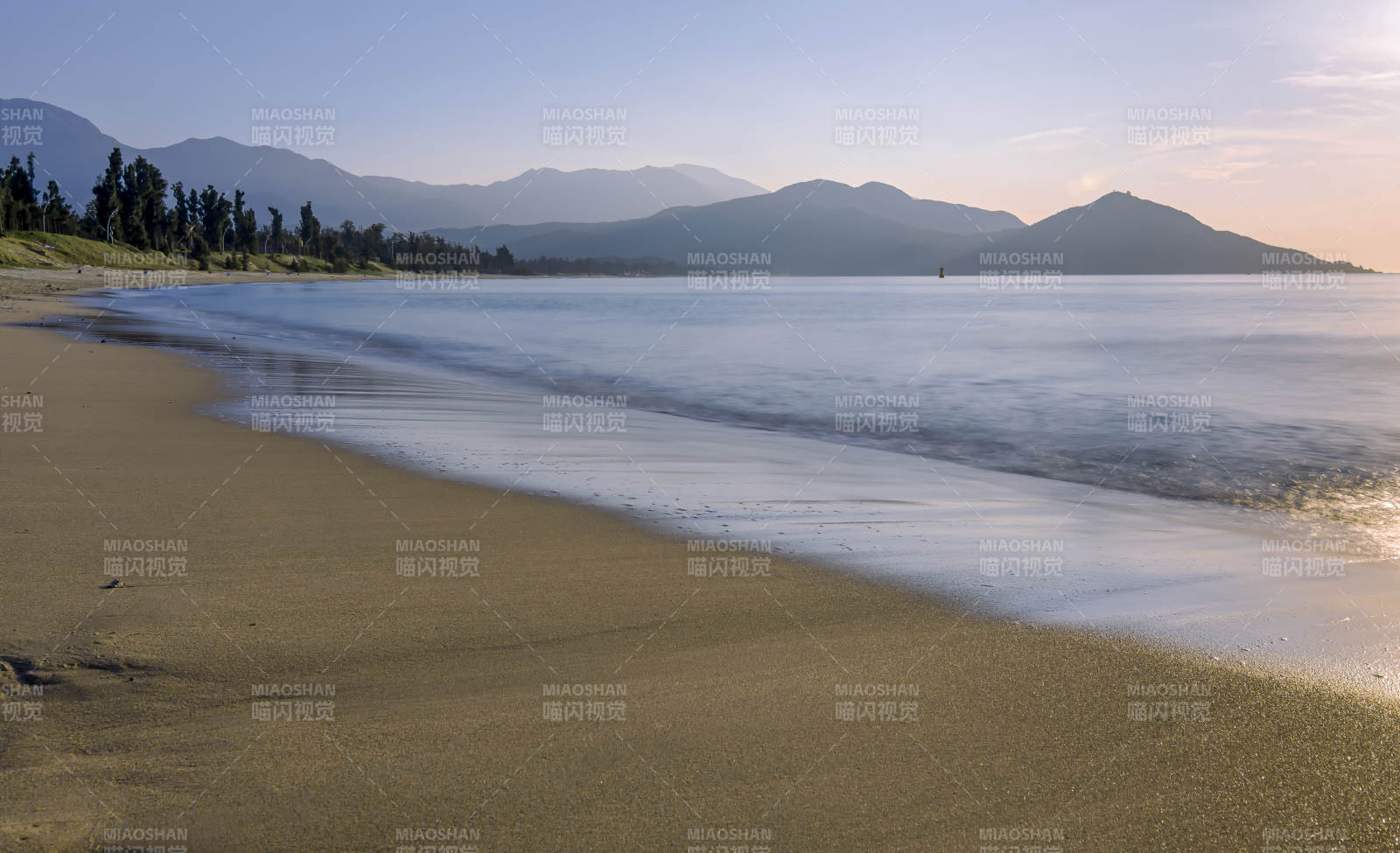 静谧海滩晨曦风光图片