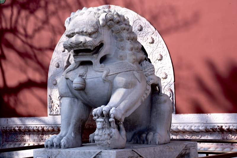 石狮守门 威严庄重图片