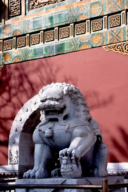 石狮守门 威严庄重图片