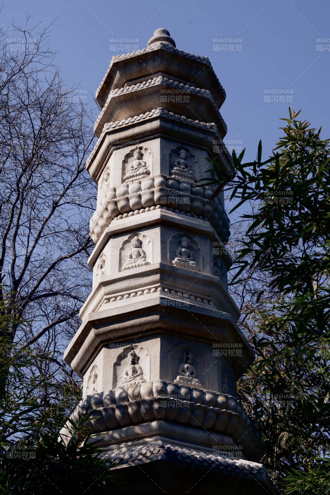 古塔佛像石雕图片