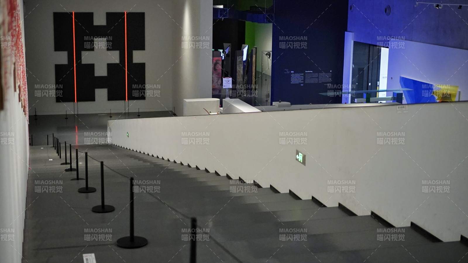 现代艺术展厅一角图片