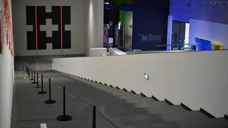 现代艺术展厅一角图片