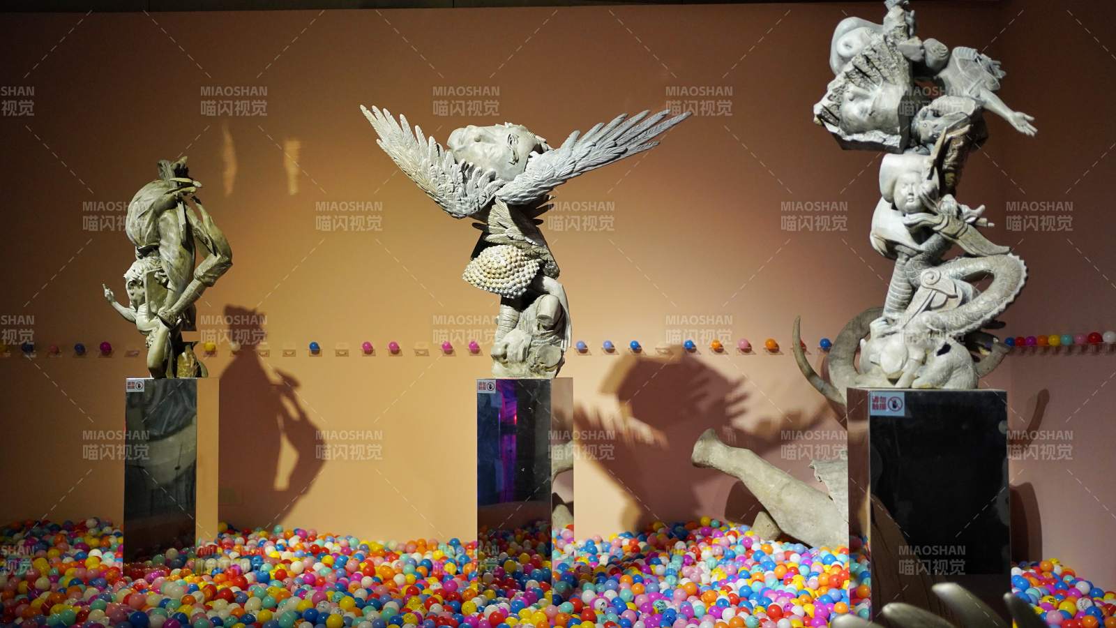 雕塑艺术展图片