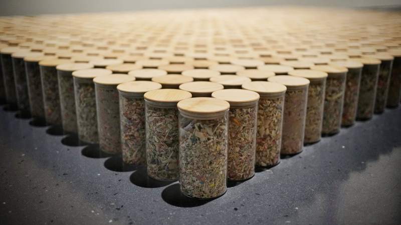 整齐排列的草本罐图片