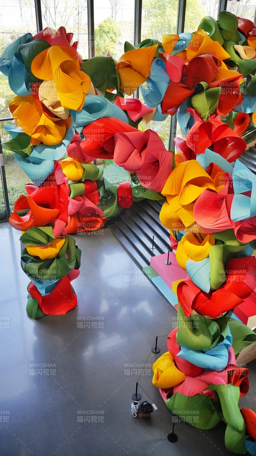 彩色花艺拱门图片