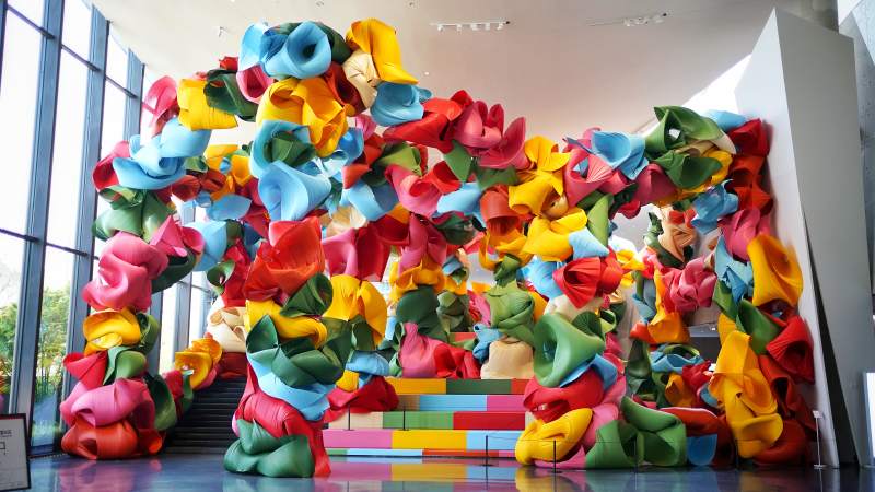 彩色花朵艺术装置图片