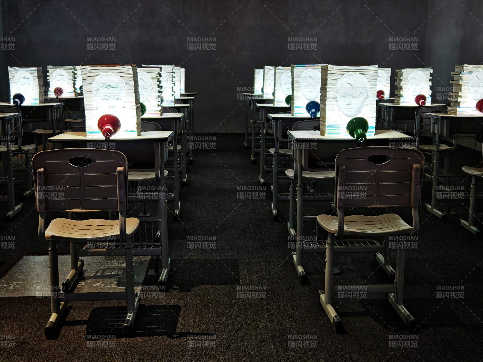 教室里的静谧时光图片