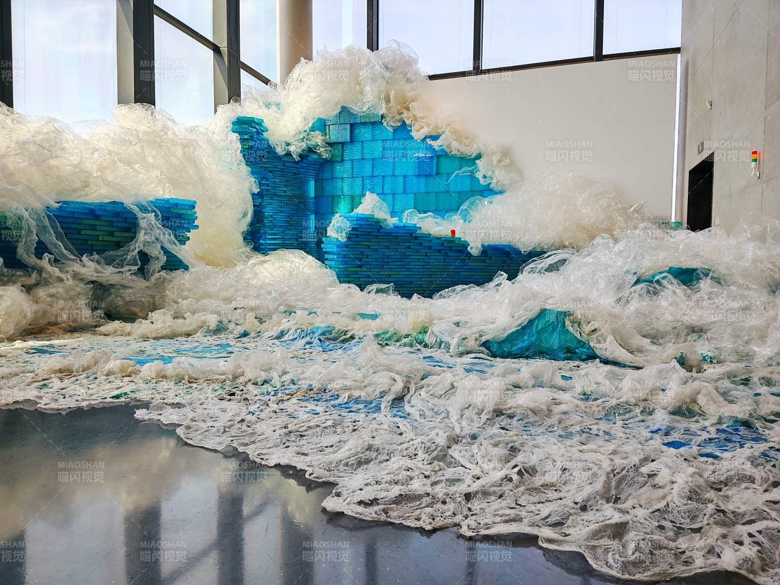 浪涌云海艺术装置图片