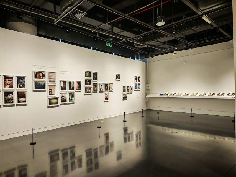 艺术展厅光影交错图片