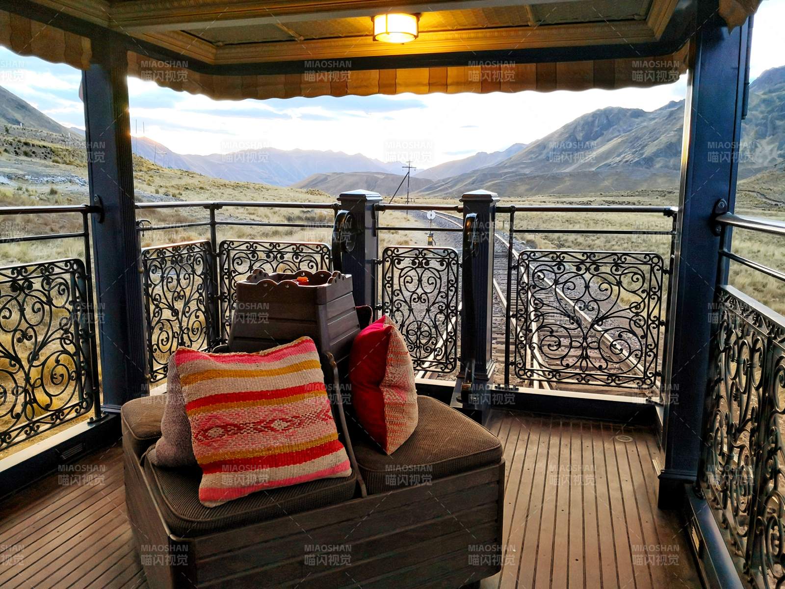 山景阳台休闲时光图片