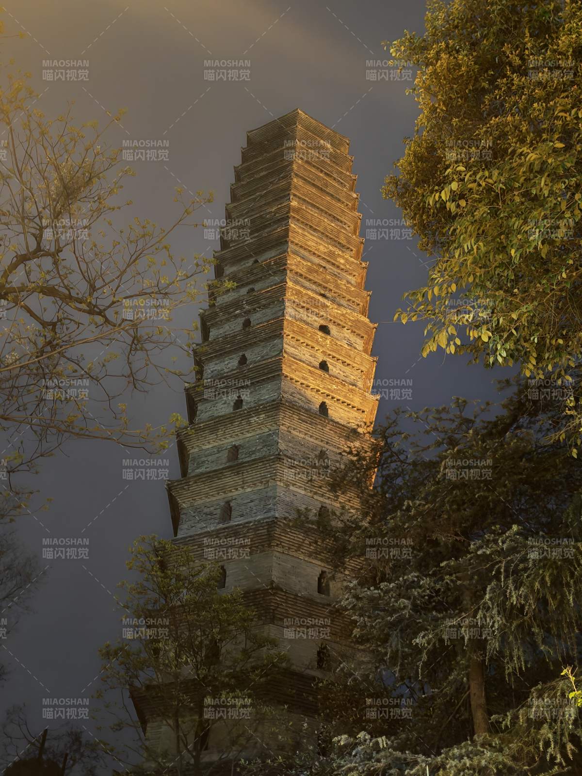 古塔映夕照图片