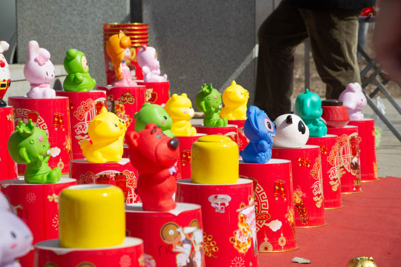 生肖玩偶摆摊展示图片