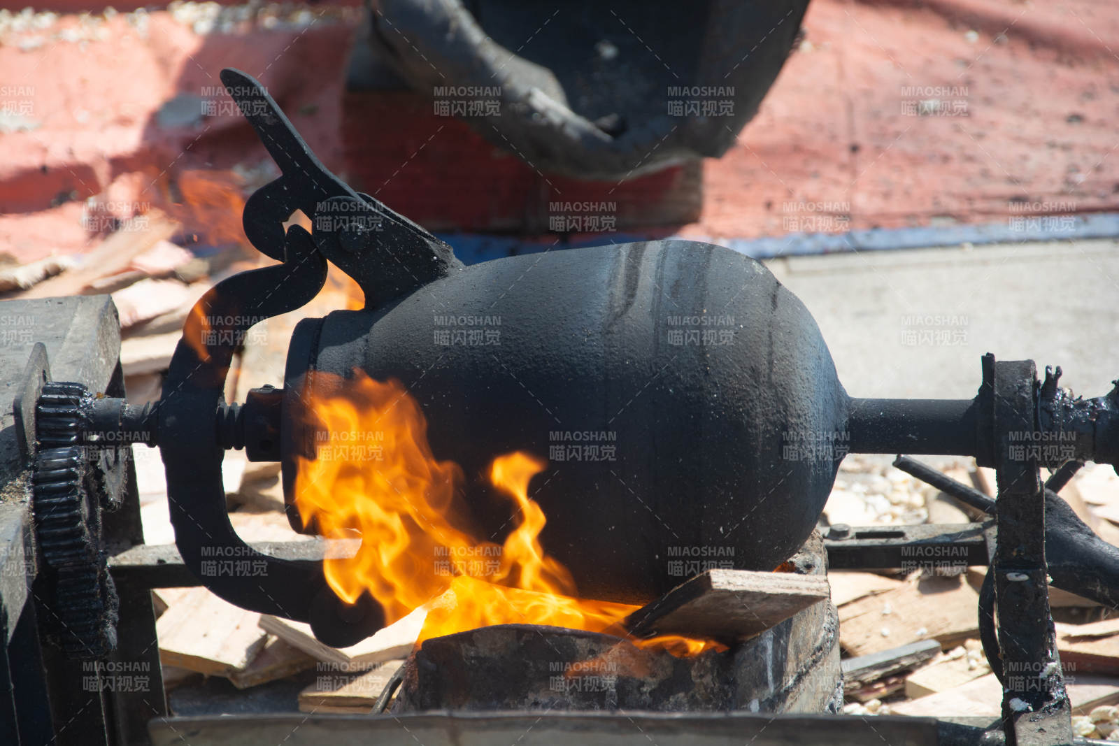 火焰锻造铁器图片