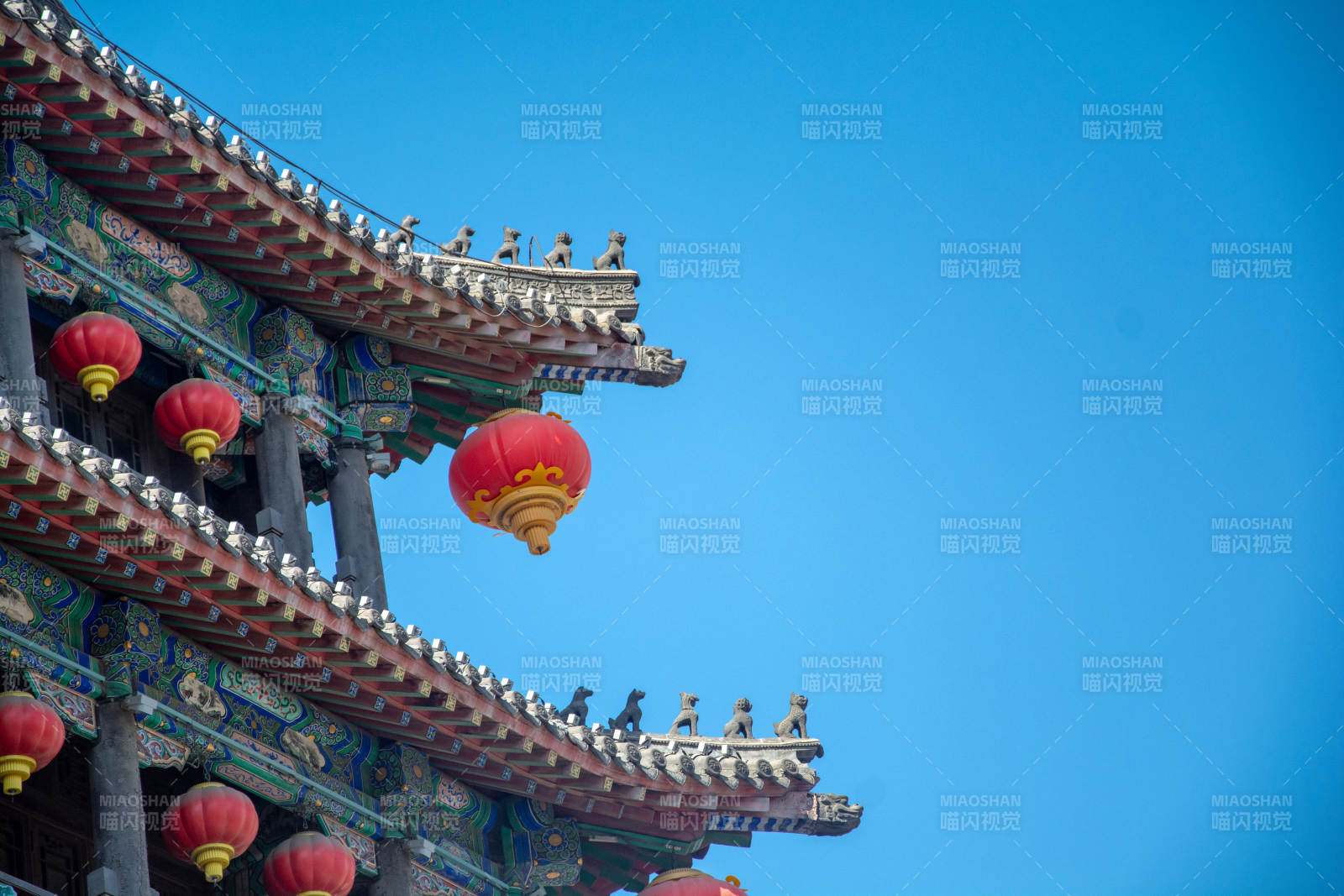 古建筑飞檐红灯笼图片