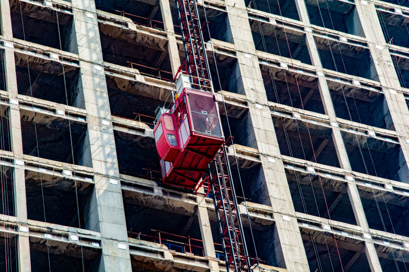 建筑工地升降机图片