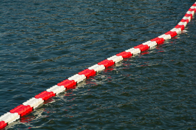 红白浮标划水线图片