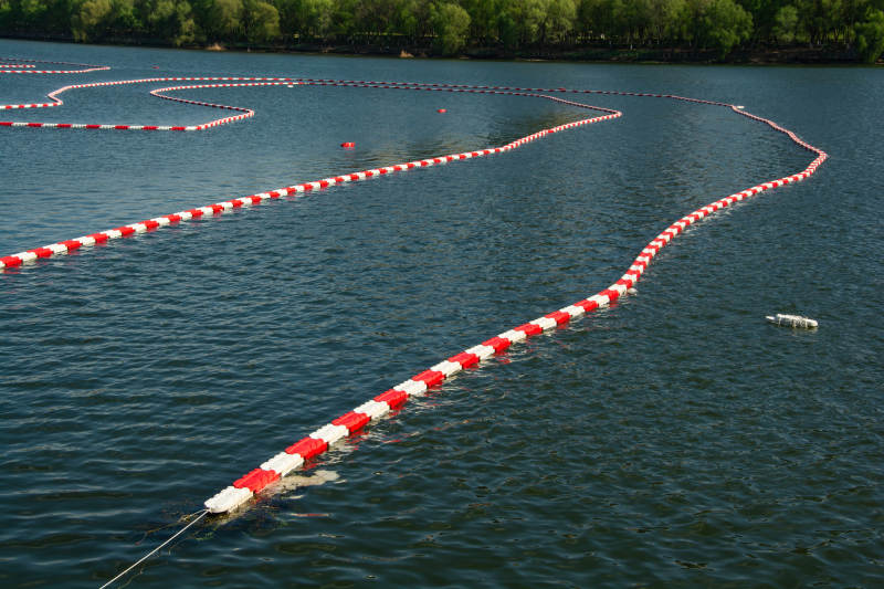 湖面浮标赛道图片