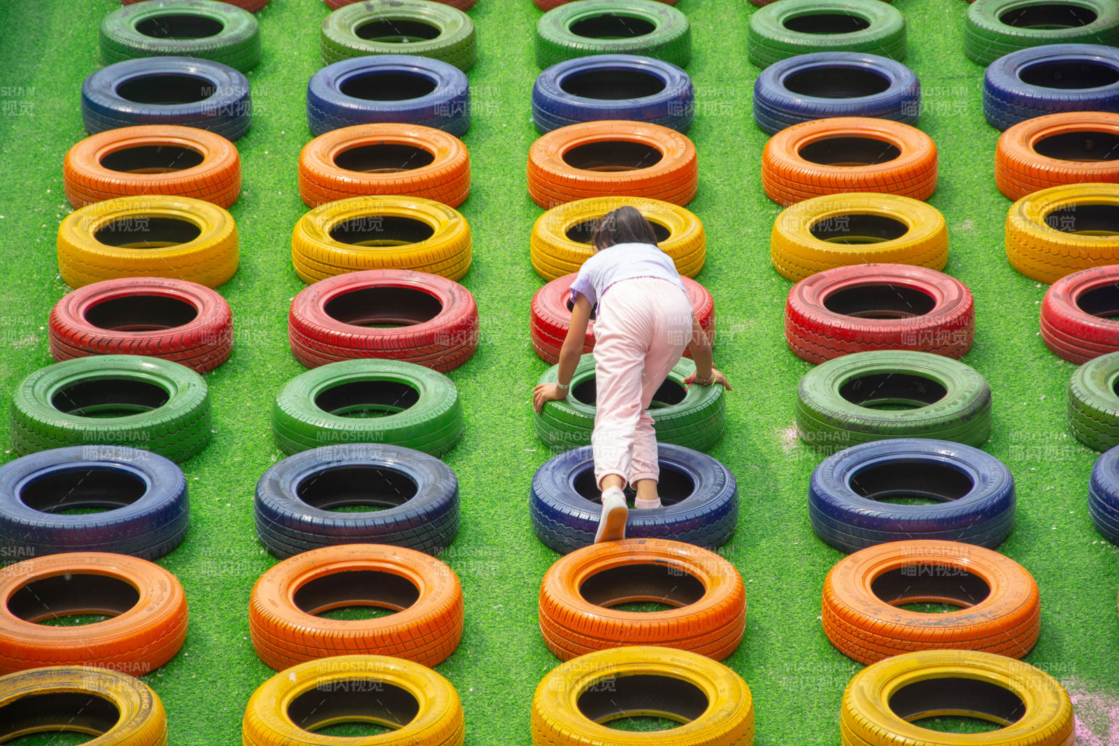 彩色轮胎迷宫游戏图片
