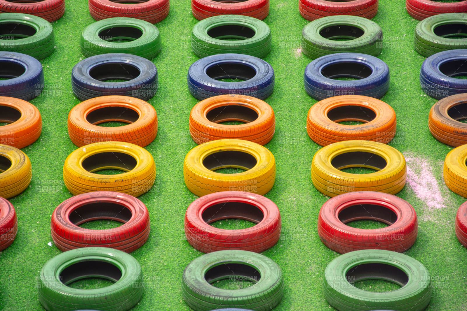 彩色轮胎排列图图片