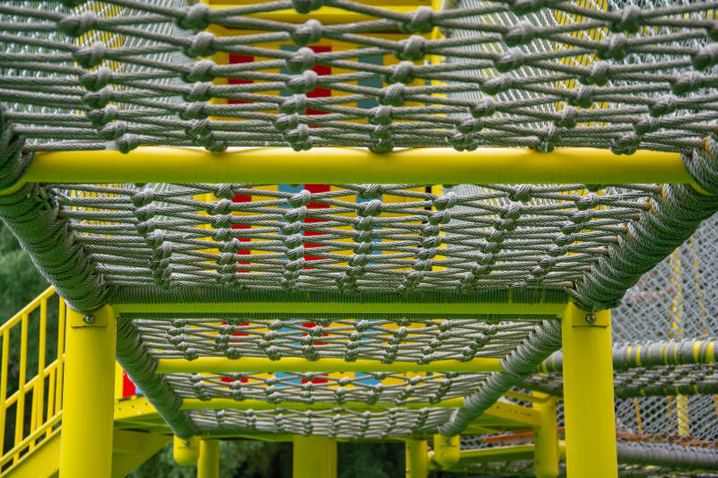 儿童游乐场攀爬网图片