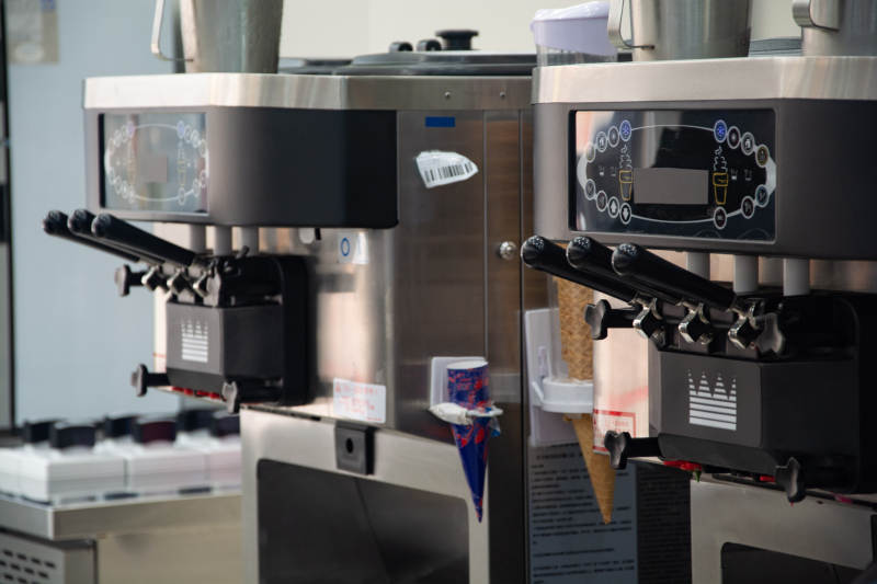 冰淇淋机特写图片