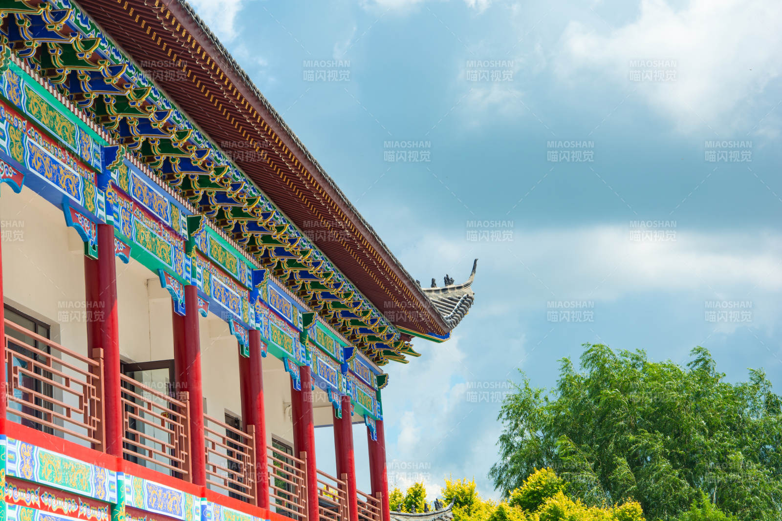 彩绘古建筑一角图片