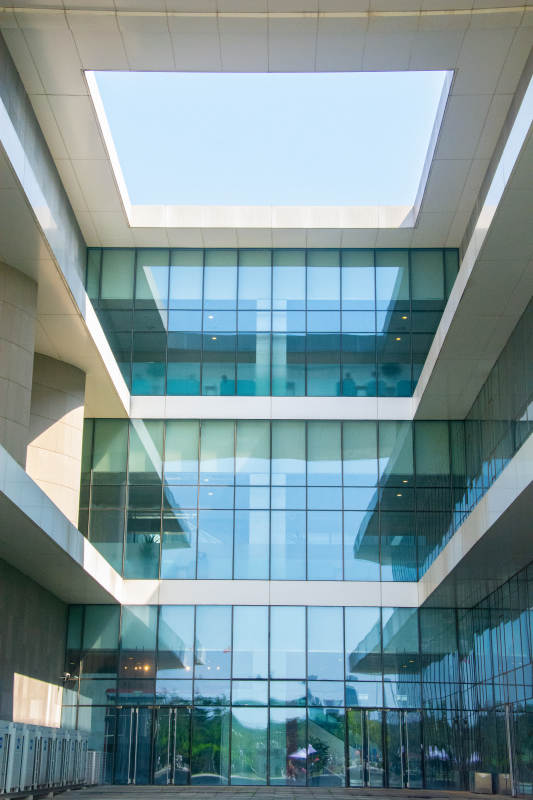 现代建筑玻璃天井图片