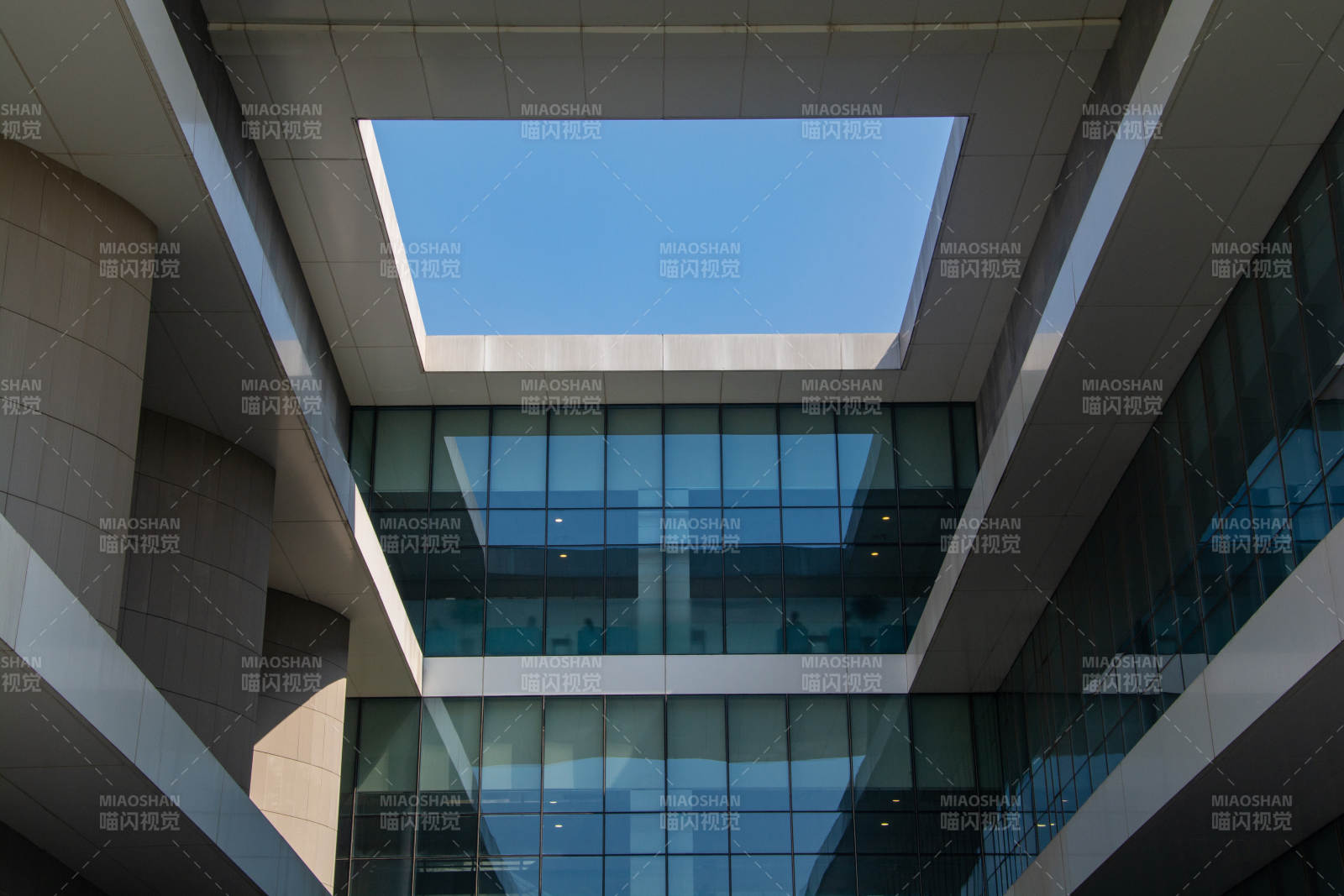 现代建筑天窗景观图片