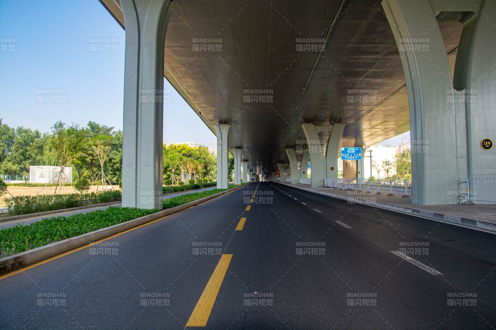 桥下公路风光图片