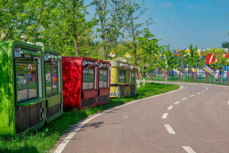 彩色小屋路边排列图片