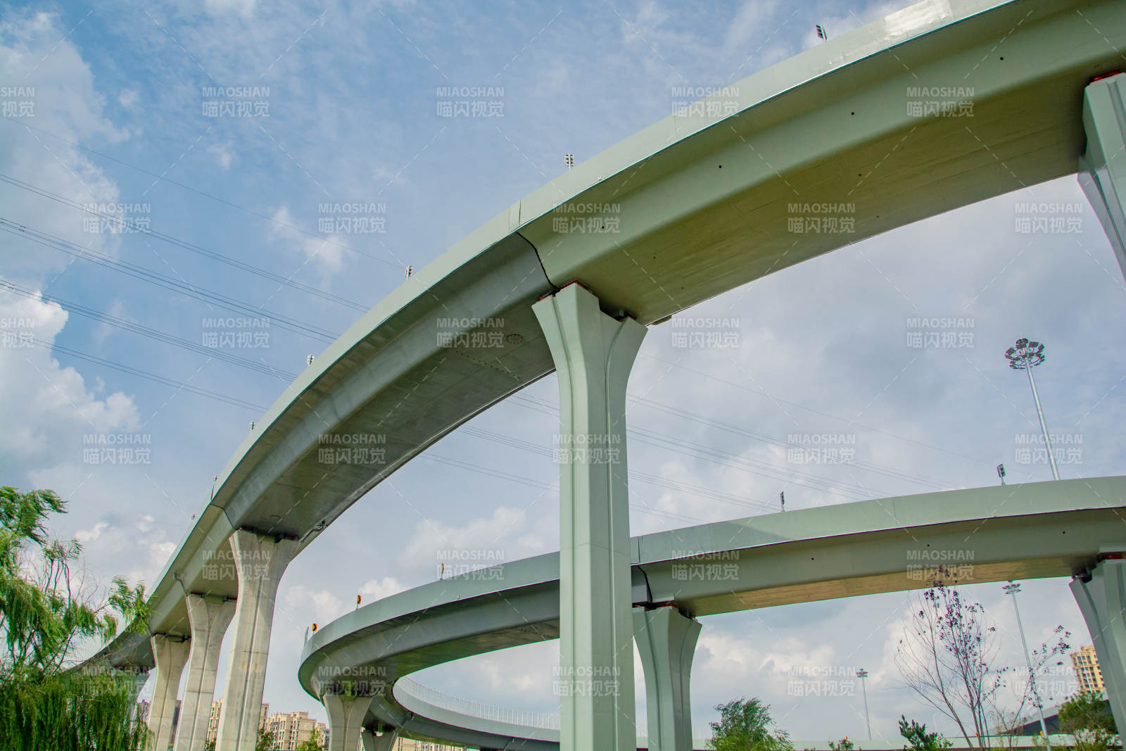 高架桥的曲线之美图片