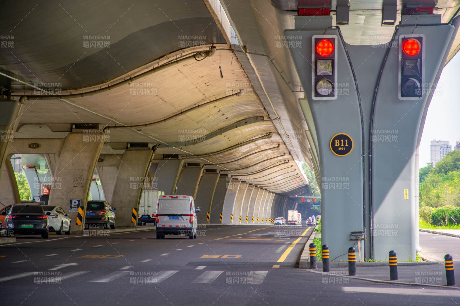 隧道行车道红灯图片