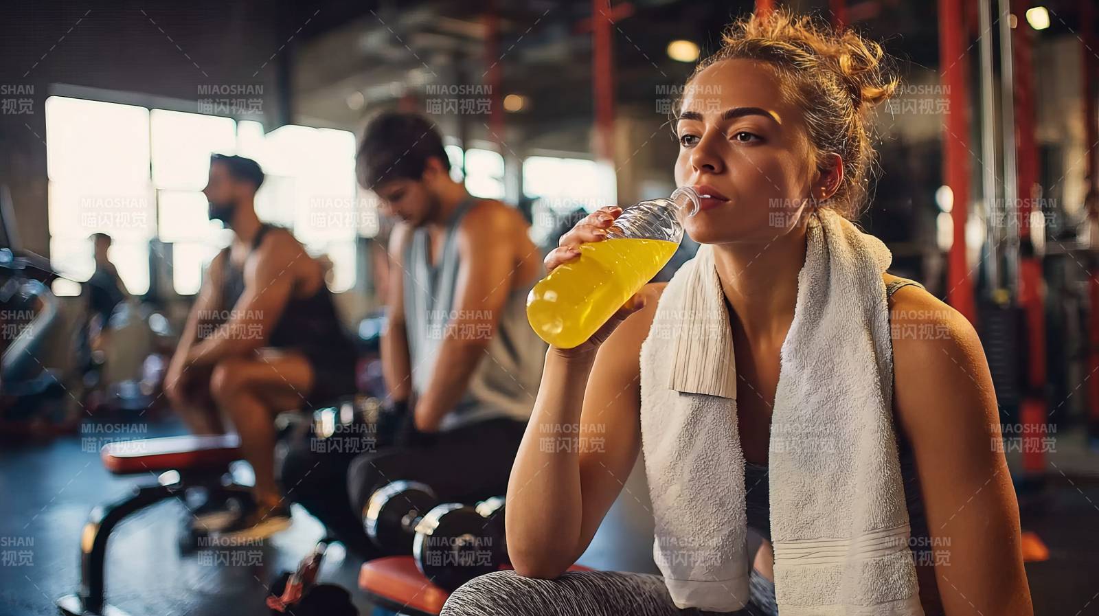 健身后补水时刻图片