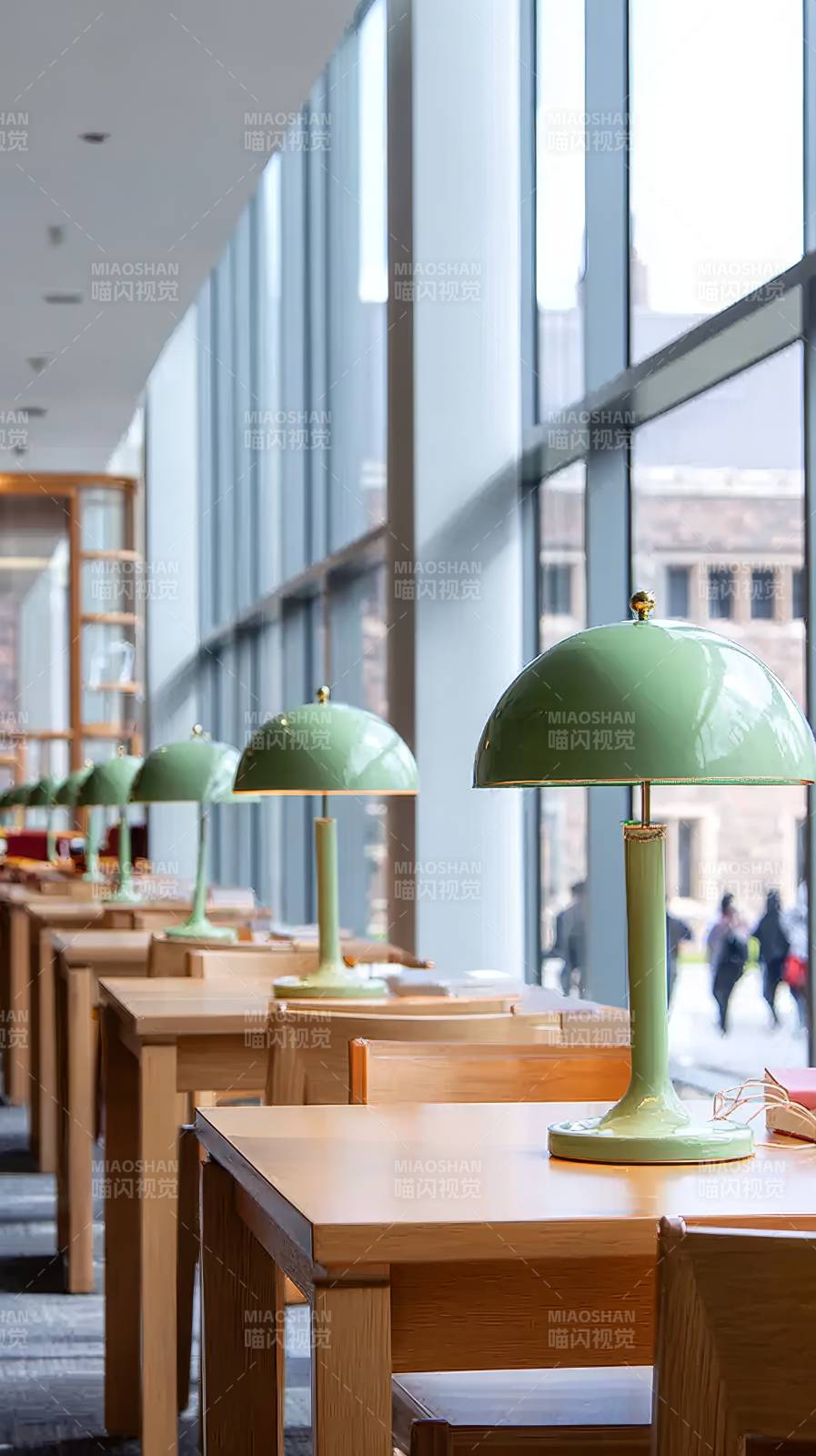 图书馆静谧阅读角图片