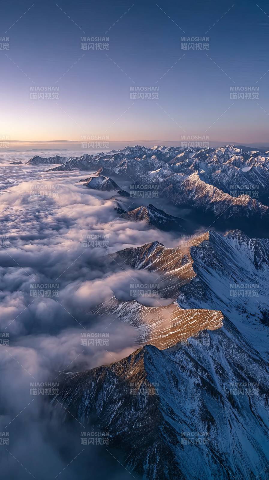 云海雪山日出图片