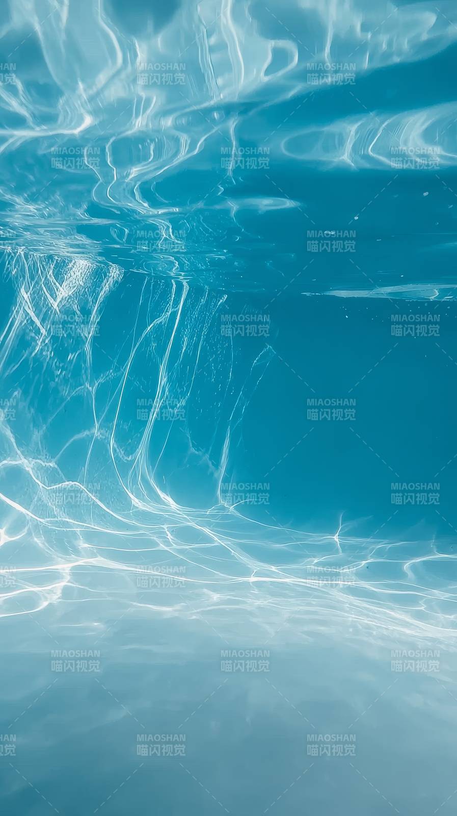 水下光影交错图片