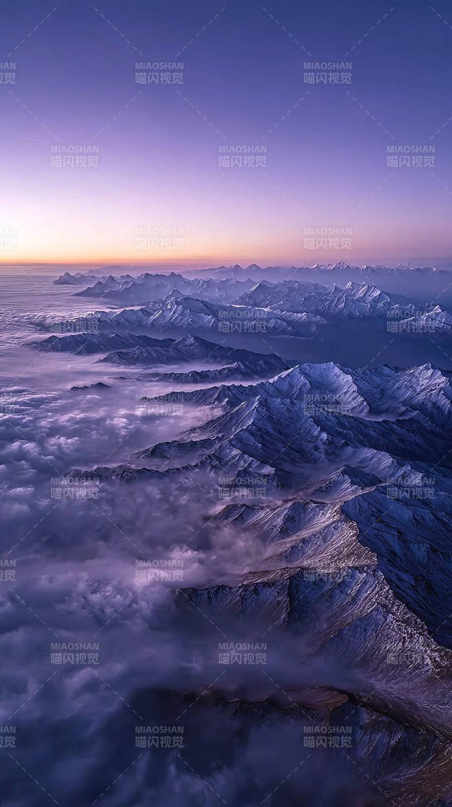 云海雪山日出图片