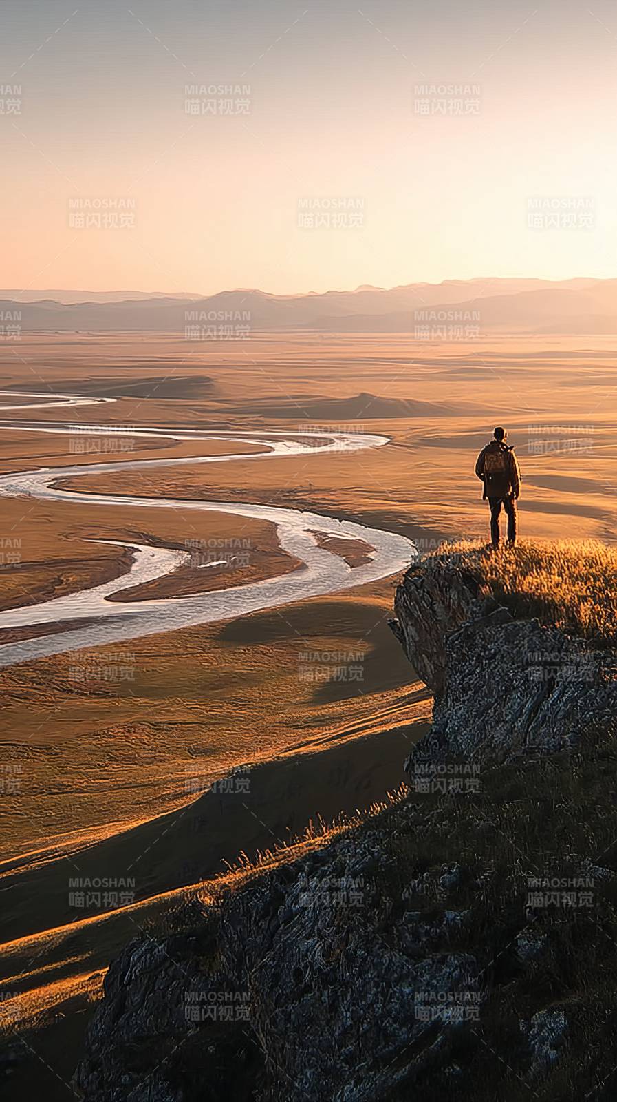 孤影望河湾图片