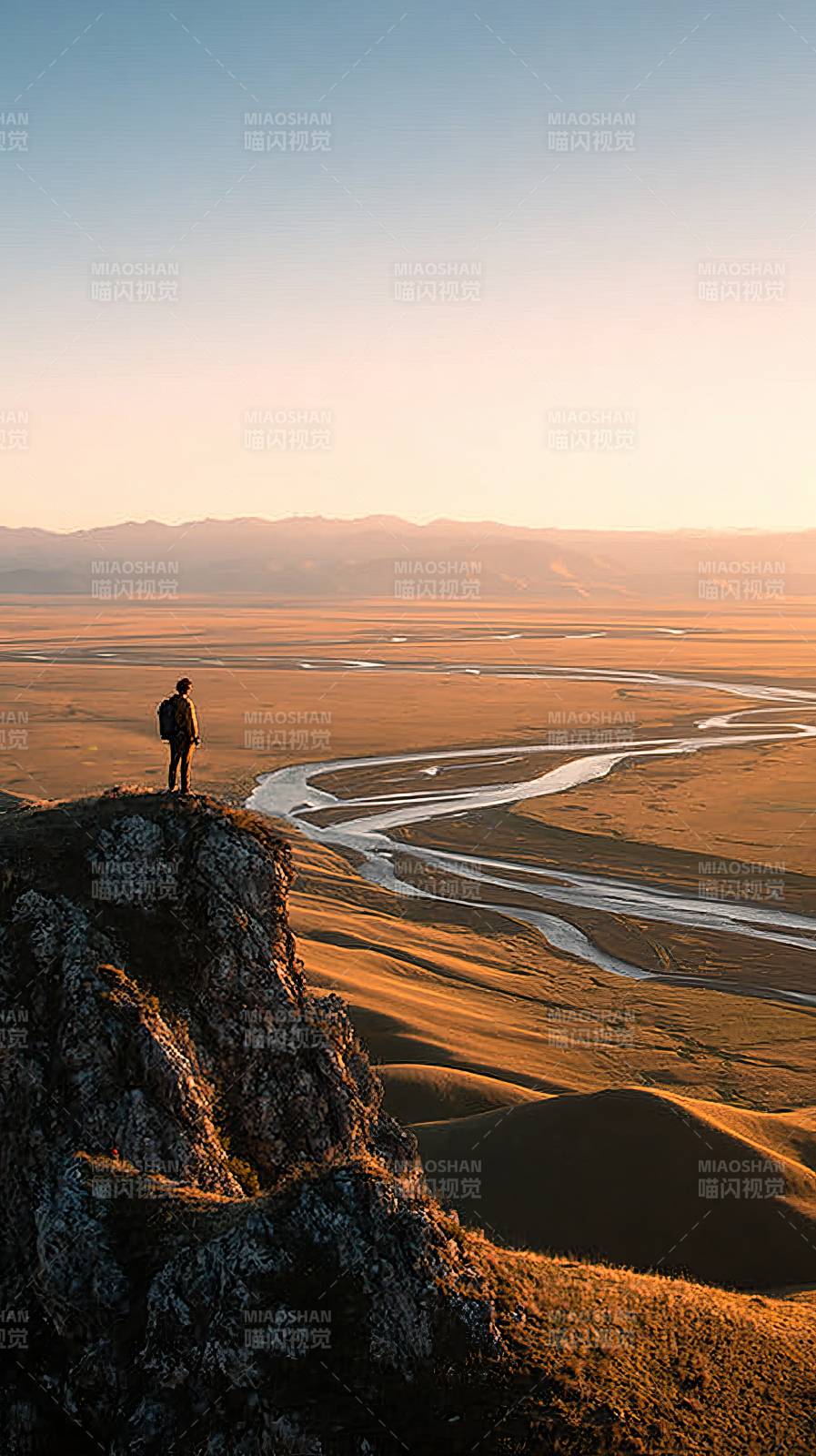 孤影望河谷图片