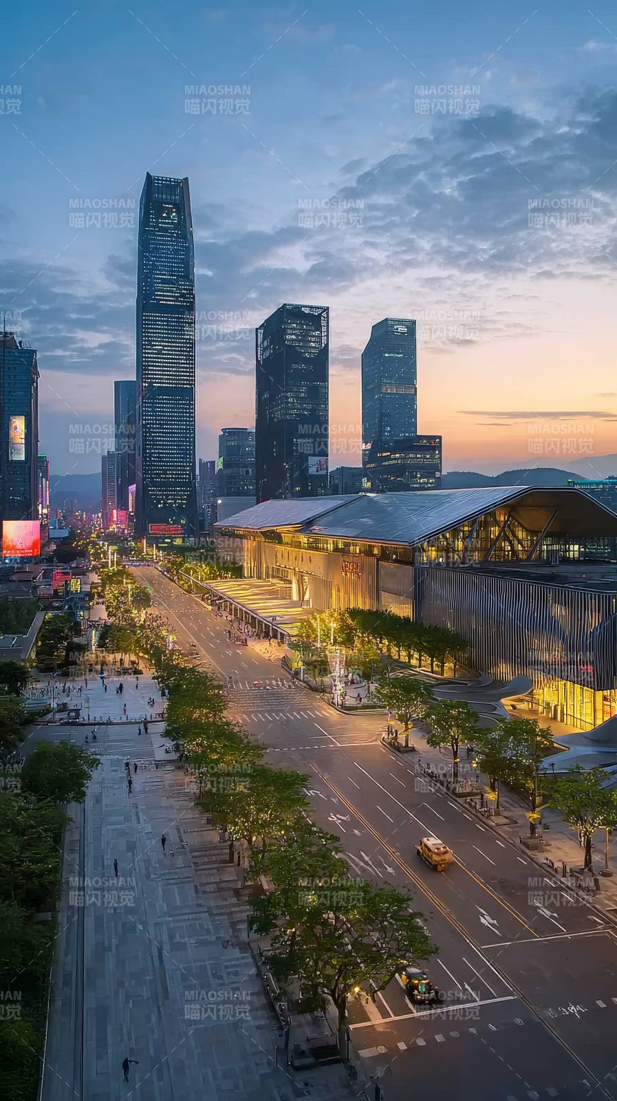 城市夜景 高楼林立图片