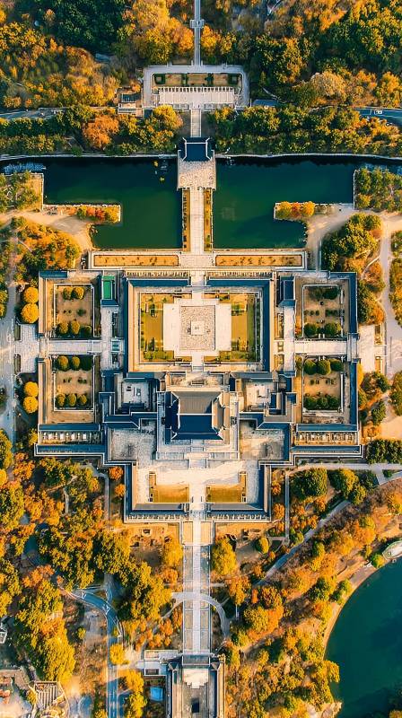 秋日宫殿航拍图图片