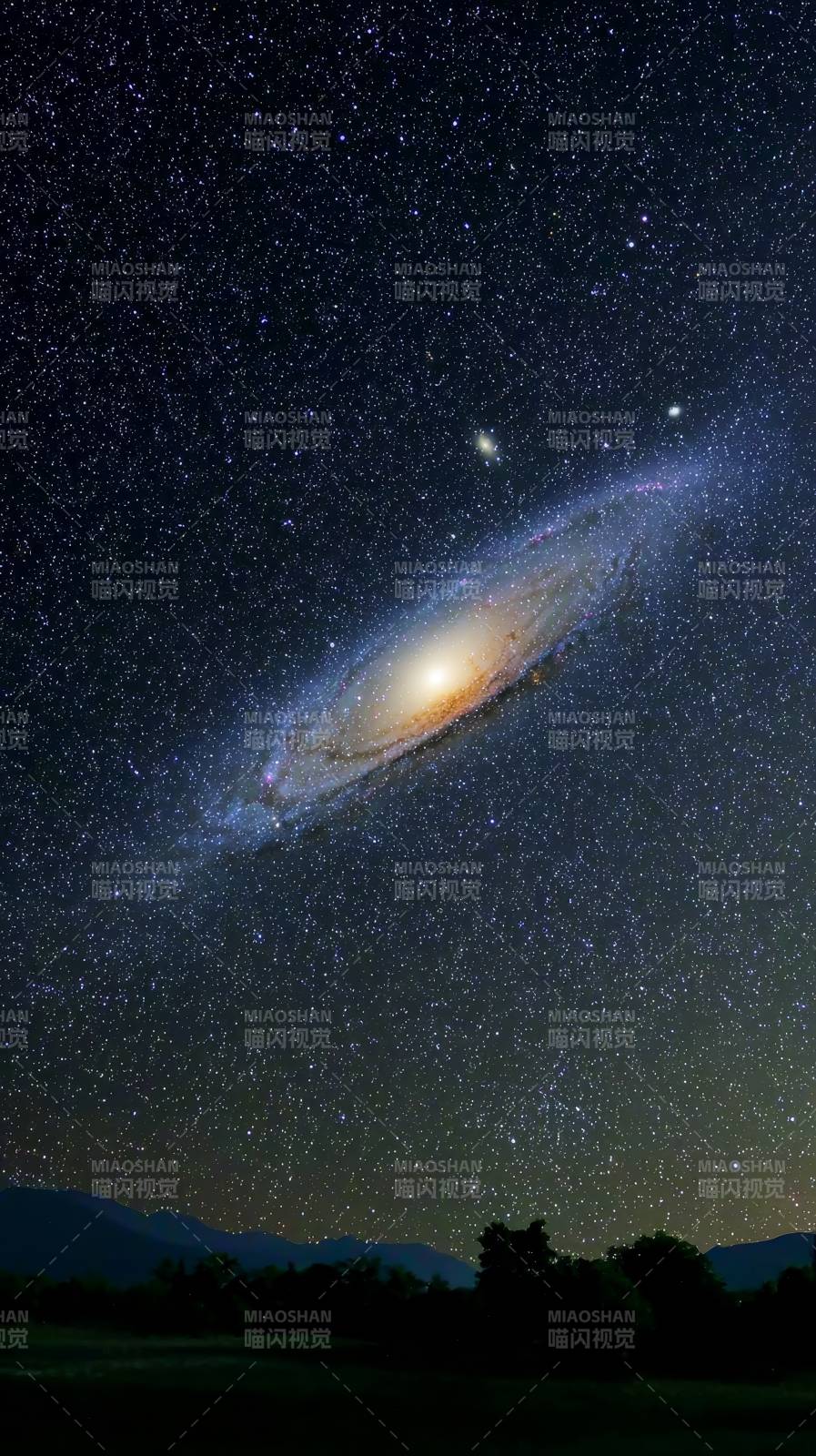 星河璀璨夜空图片