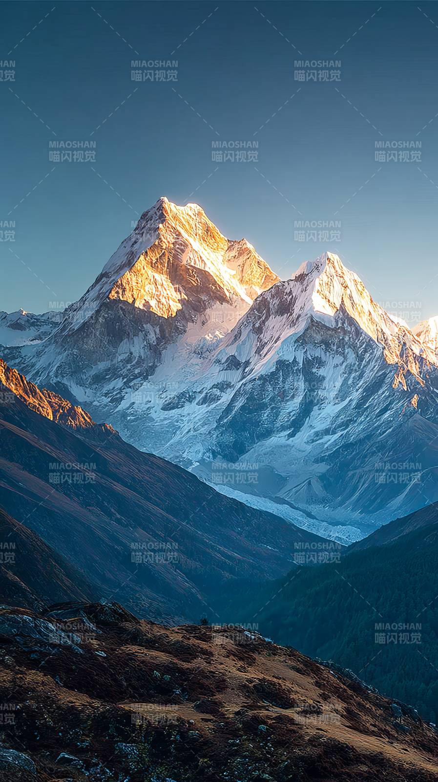 雪山之巅 晨光初照图片