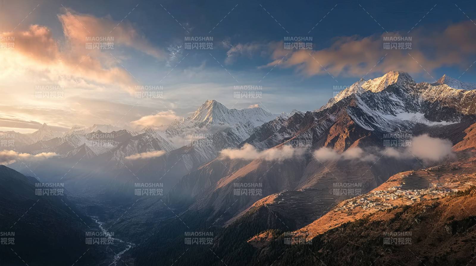 雪山日出云海图片