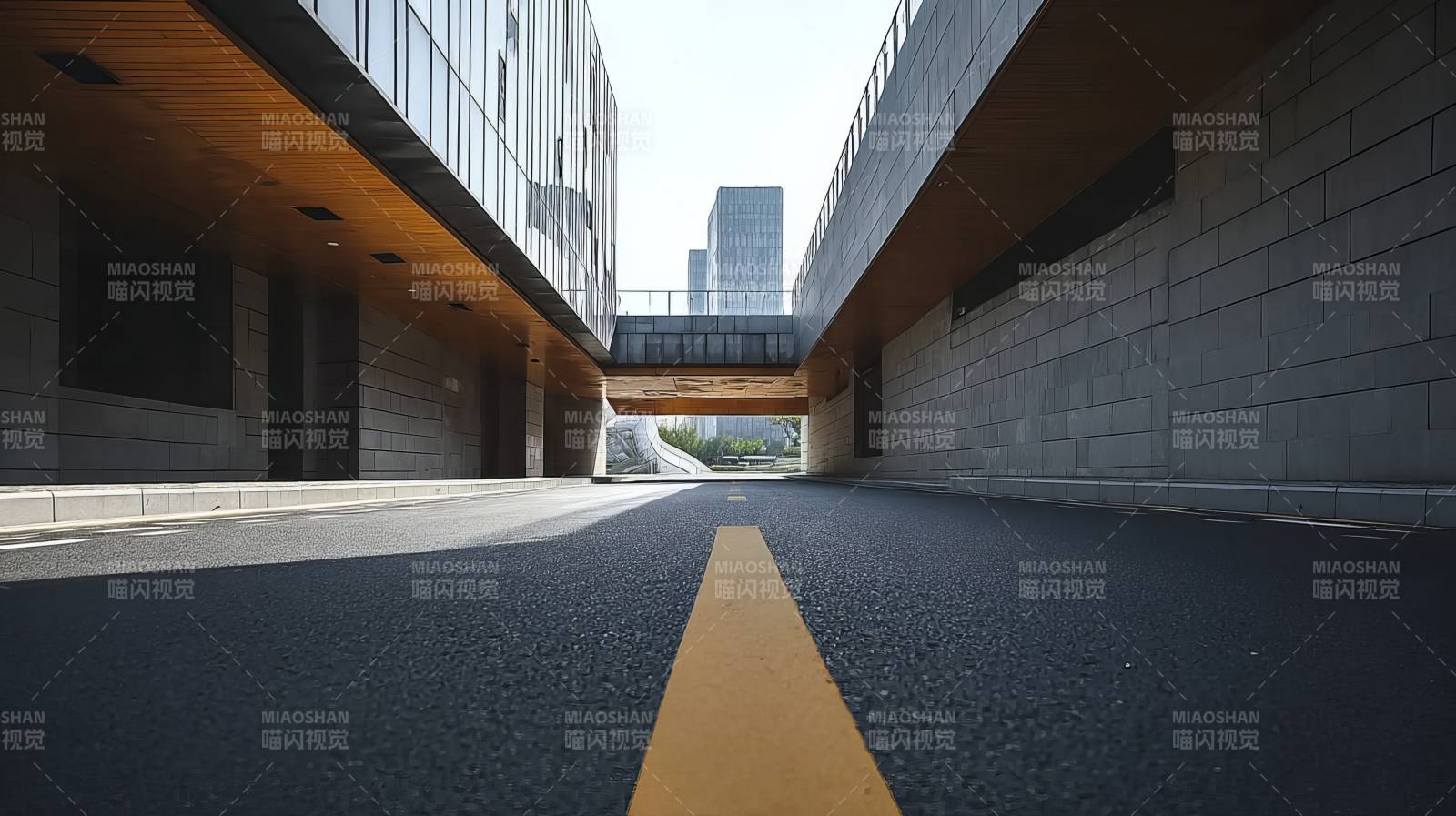 现代建筑间的通道图片