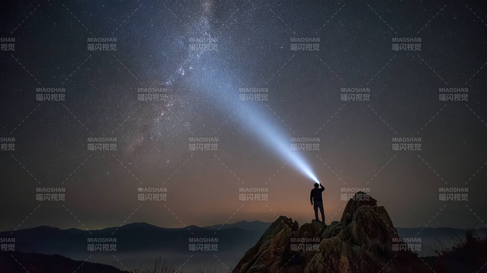 星光下的探索者图片