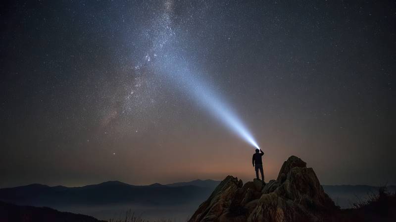星光下的探索者图片