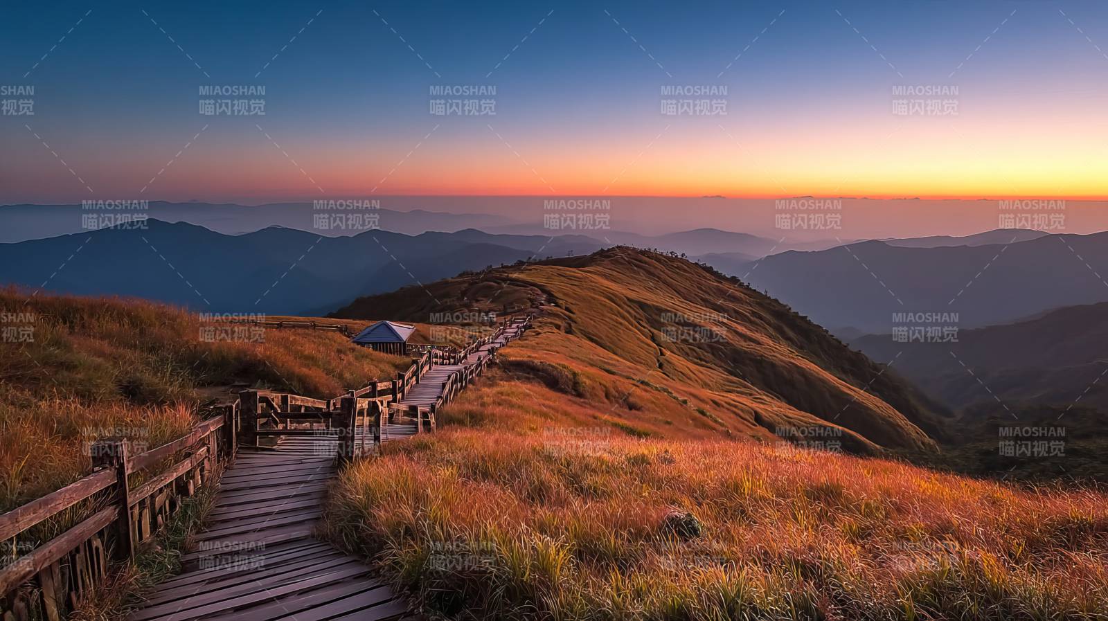 山脊晨曦步道图片