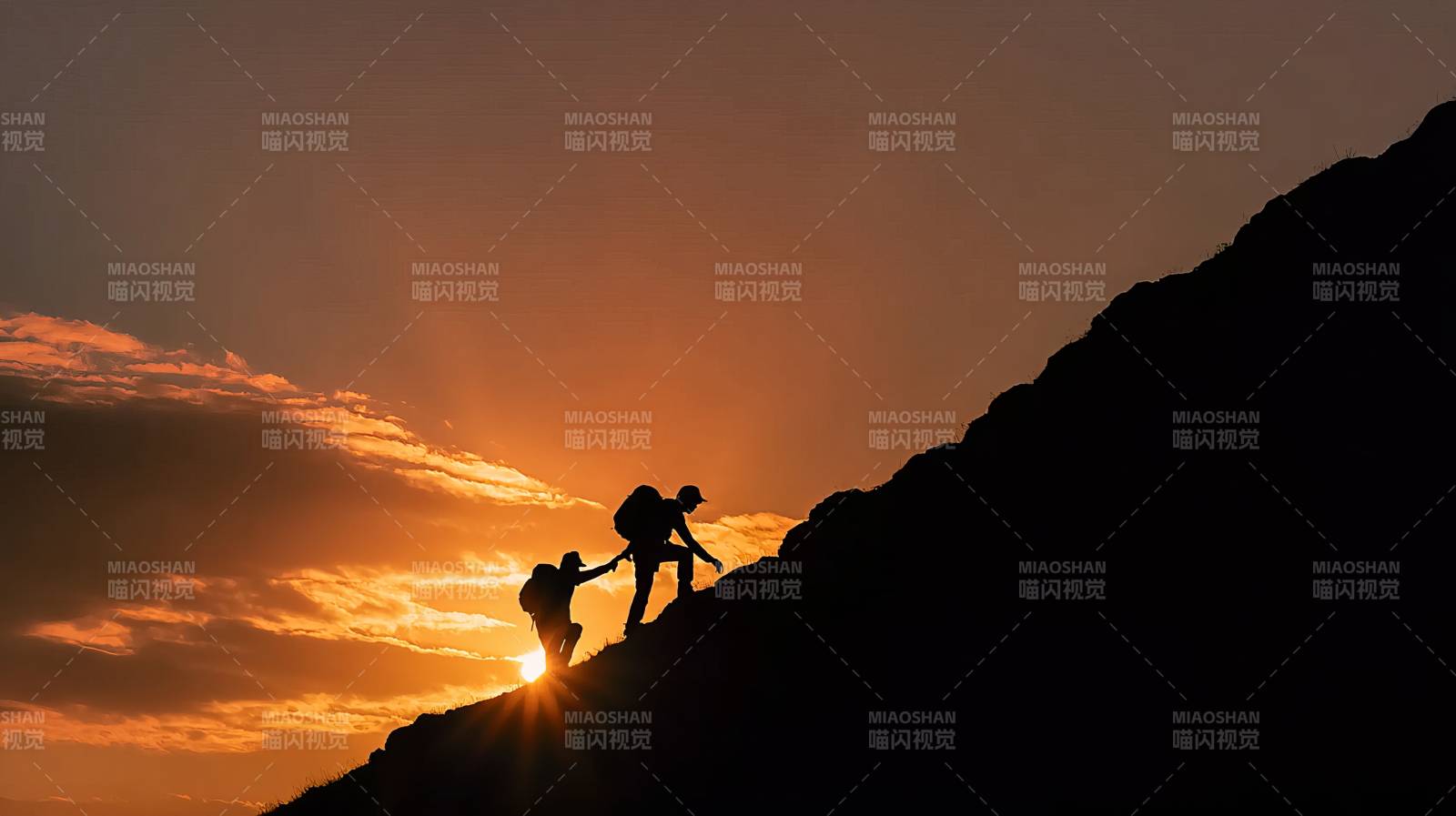 携手登顶日出时图片
